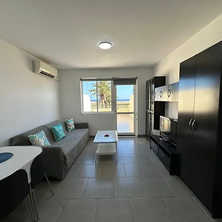 Apartamento Con Vistas Al Mar Y A 300m De La Playa Apartament *